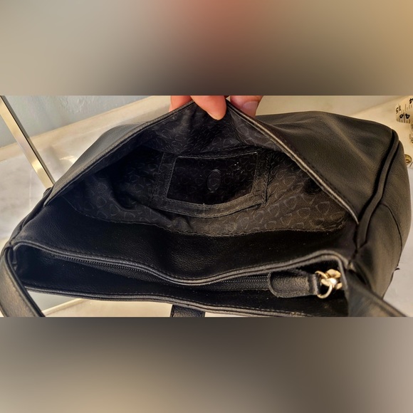 Liz Claiborne Shoulder Bag - Black - Stylish and Functional -EUC with Small Flaw - Picture 5 of 15